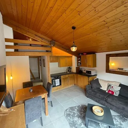 1st Floor In With Private Garage *